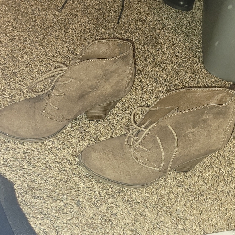 Womens ankle heeled boots